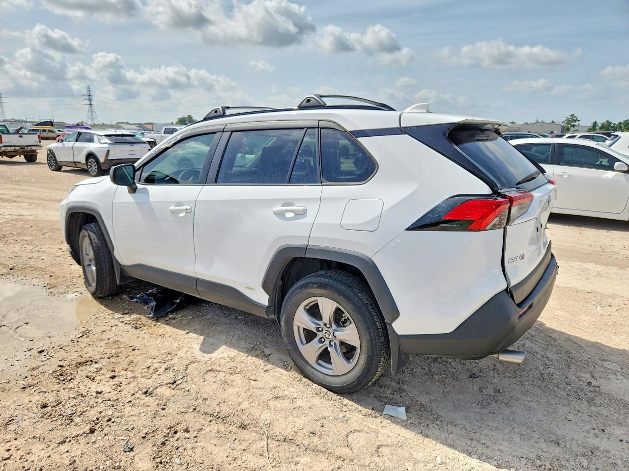 2023 TOYOTA RAV4 LE — снимка 2