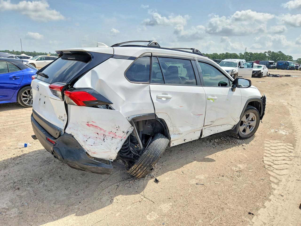2023 TOYOTA RAV4 LE — снимка 3