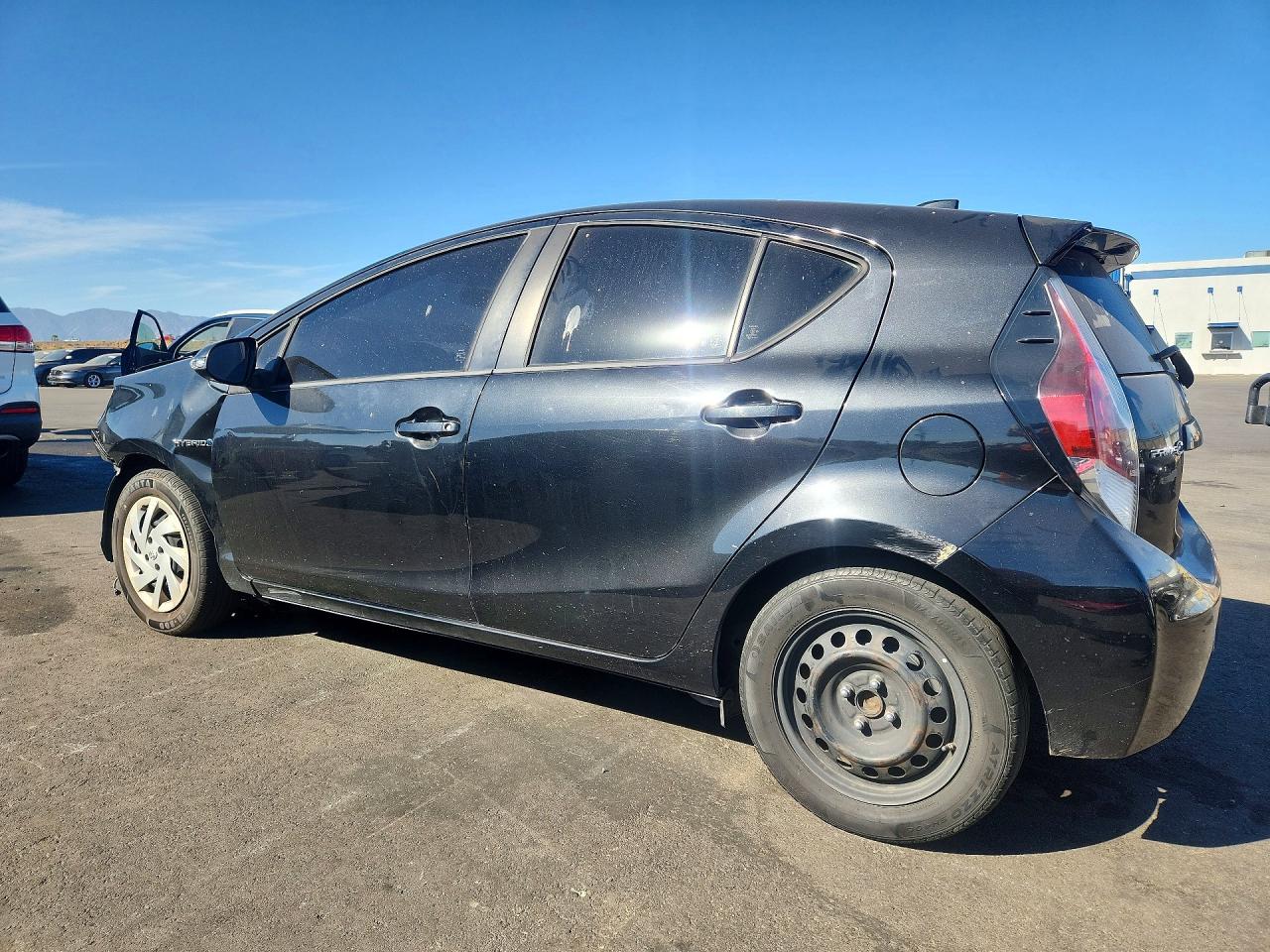 2015 TOYOTA PRIUS C TWO — снимка 2