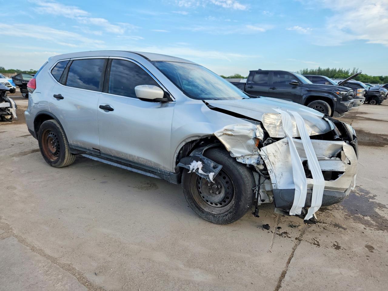 2017 NISSAN ROGUE S — снимка 4