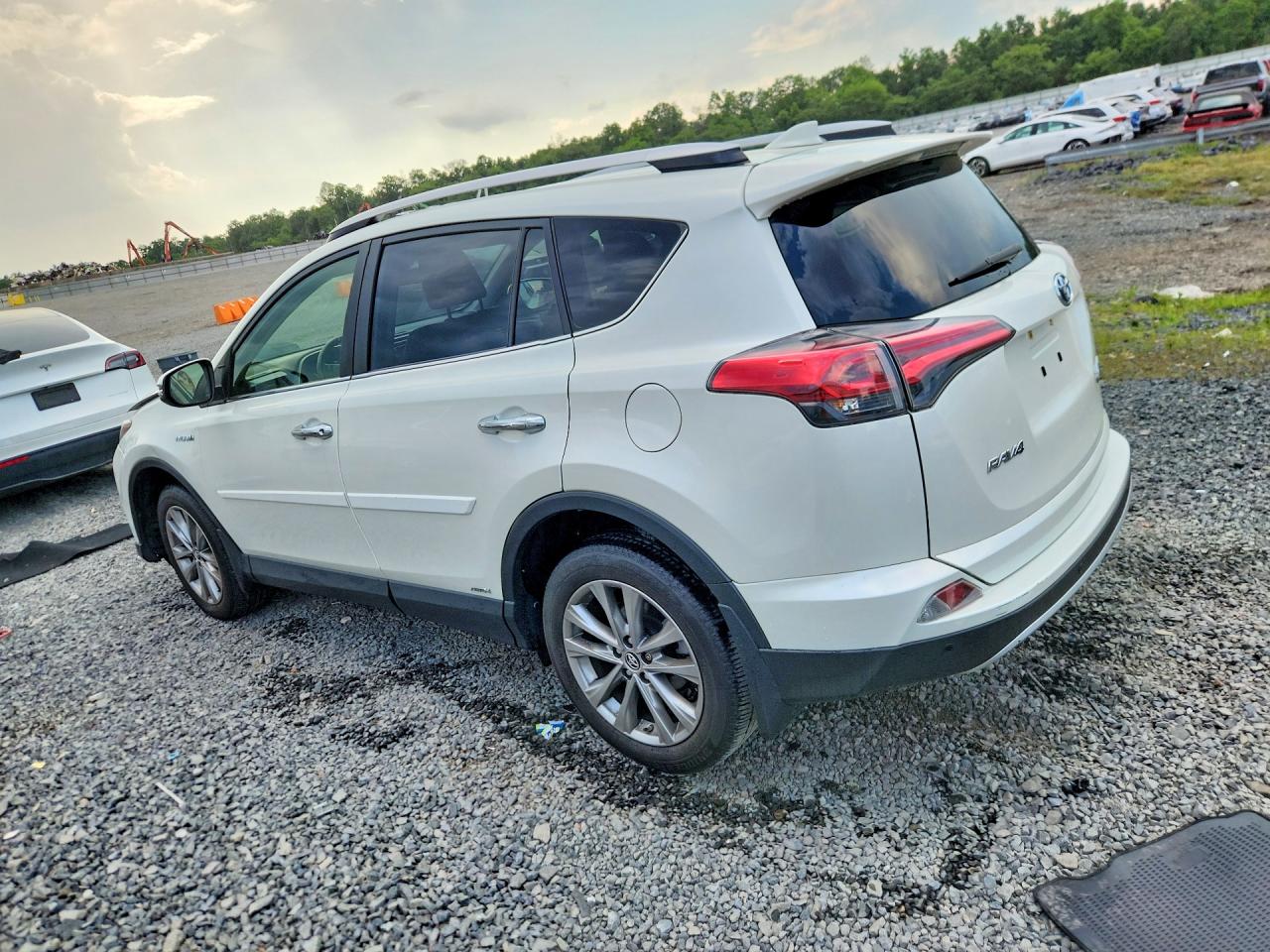 2016 TOYOTA RAV4 HV LIMITED — снимка 2