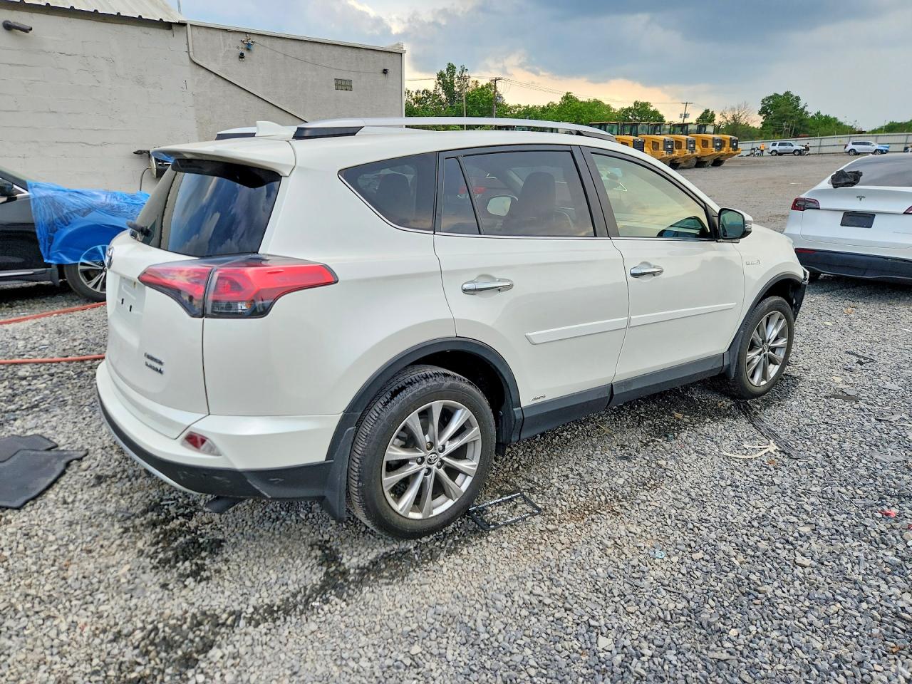 2016 TOYOTA RAV4 HV LIMITED — снимка 3