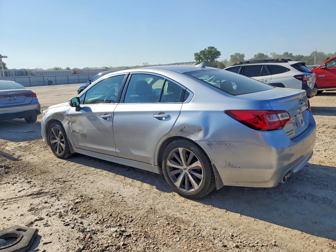 2017 SUBARU LEGACY 3.6R LIMITED — снимка 2