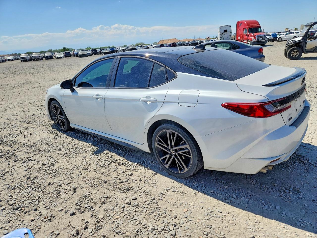 2025 TOYOTA CAMRY XSE — снимка 2