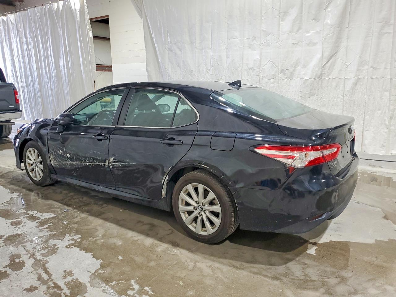 2019 TOYOTA CAMRY LE — снимка 2