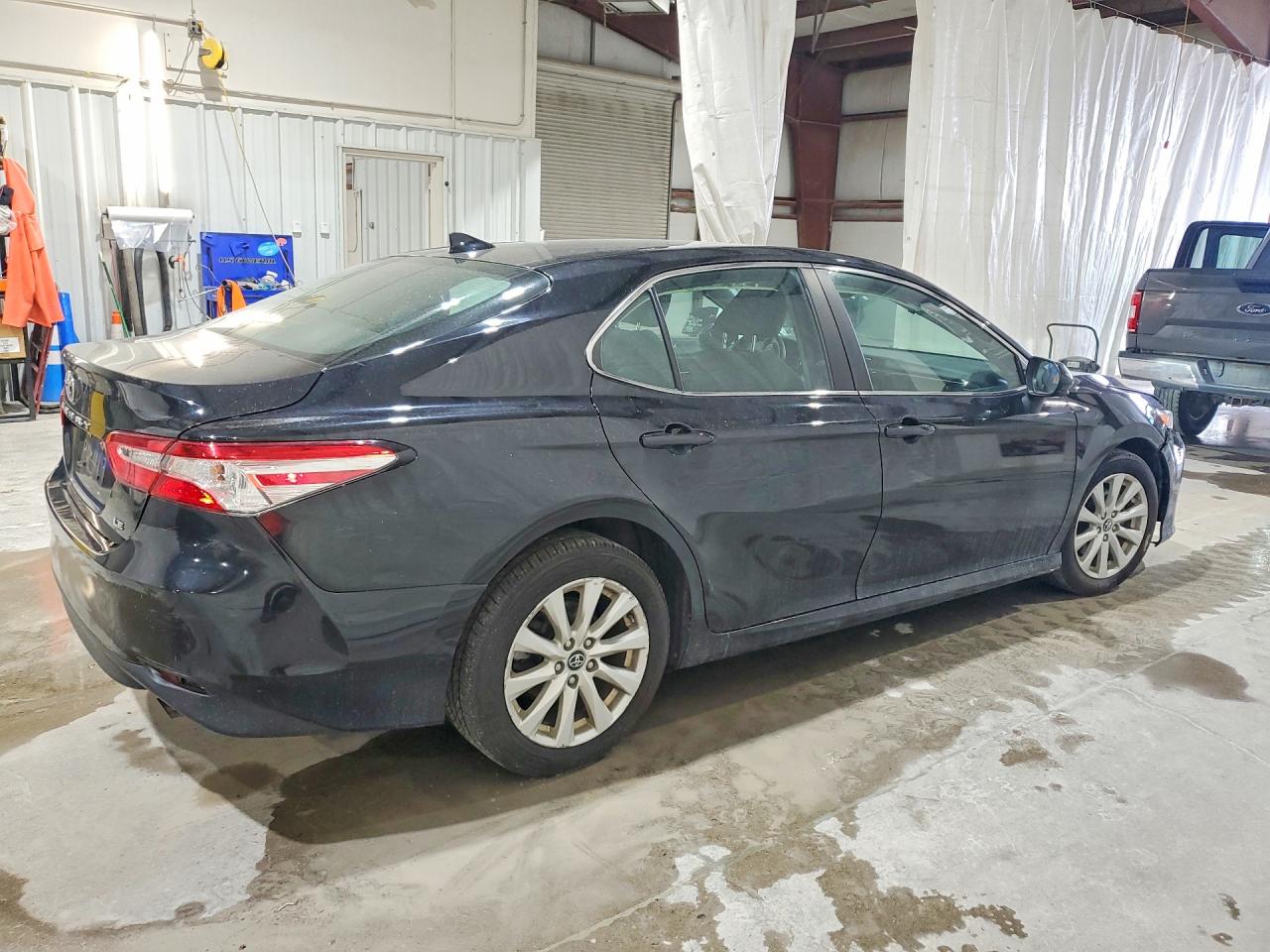 2019 TOYOTA CAMRY LE — снимка 3