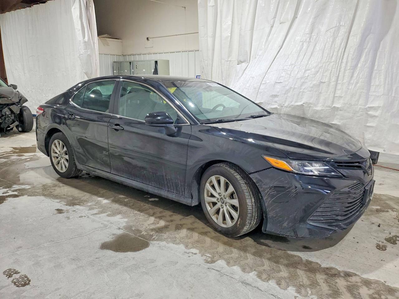 2019 TOYOTA CAMRY LE — снимка 4