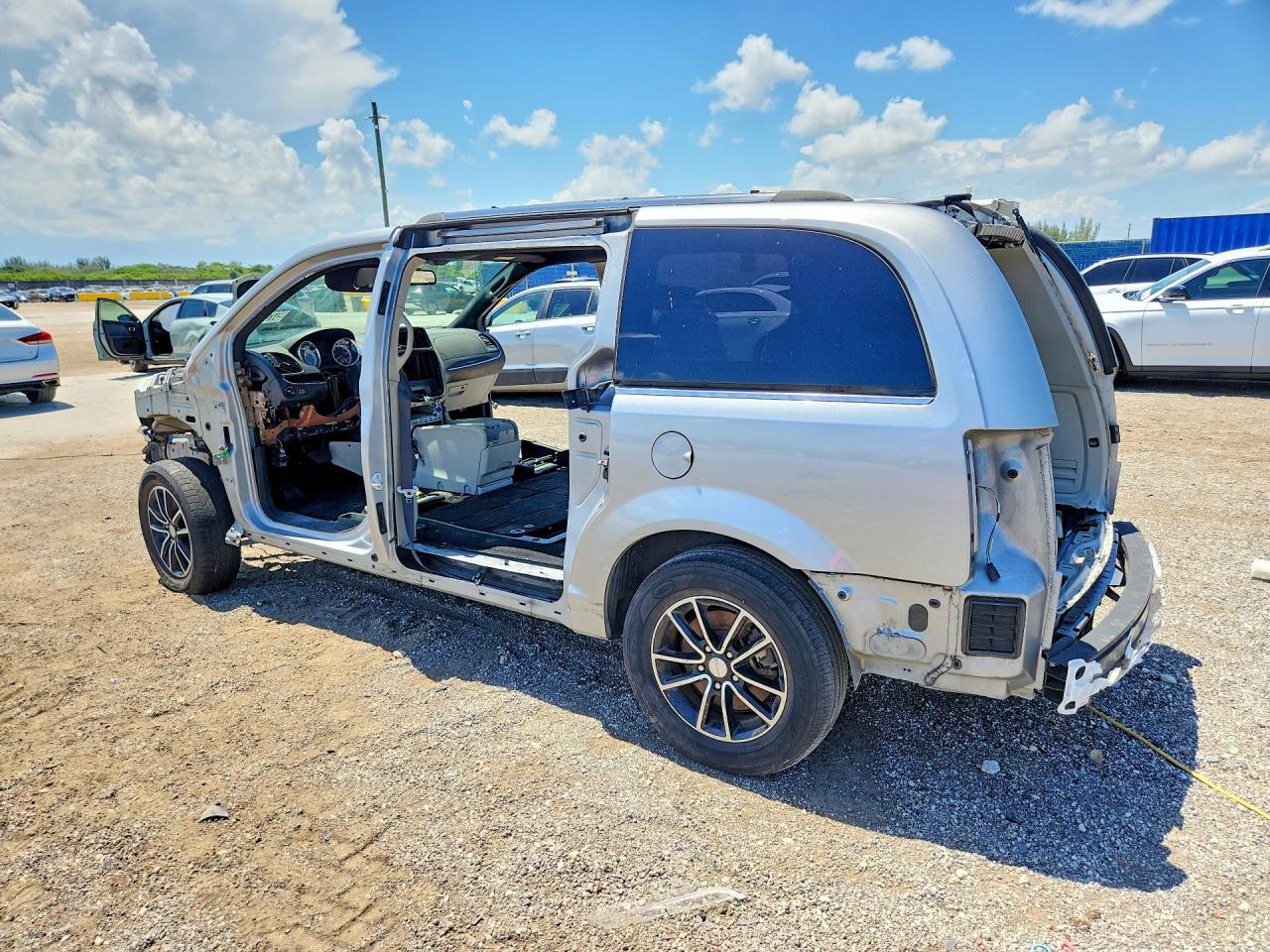 2019 DODGE GRAND CARAVAN SXT — снимка 2
