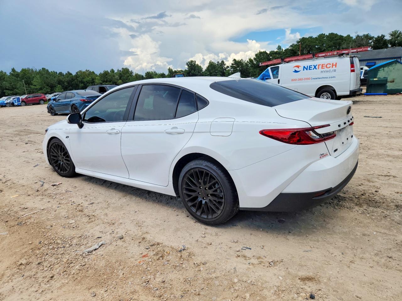 2025 TOYOTA CAMRY LE — снимка 2