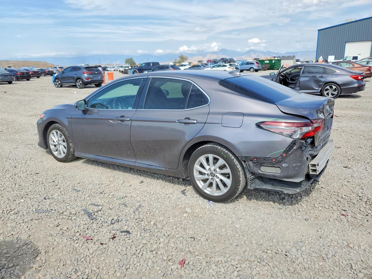 2022 TOYOTA CAMRY LE — снимка 2