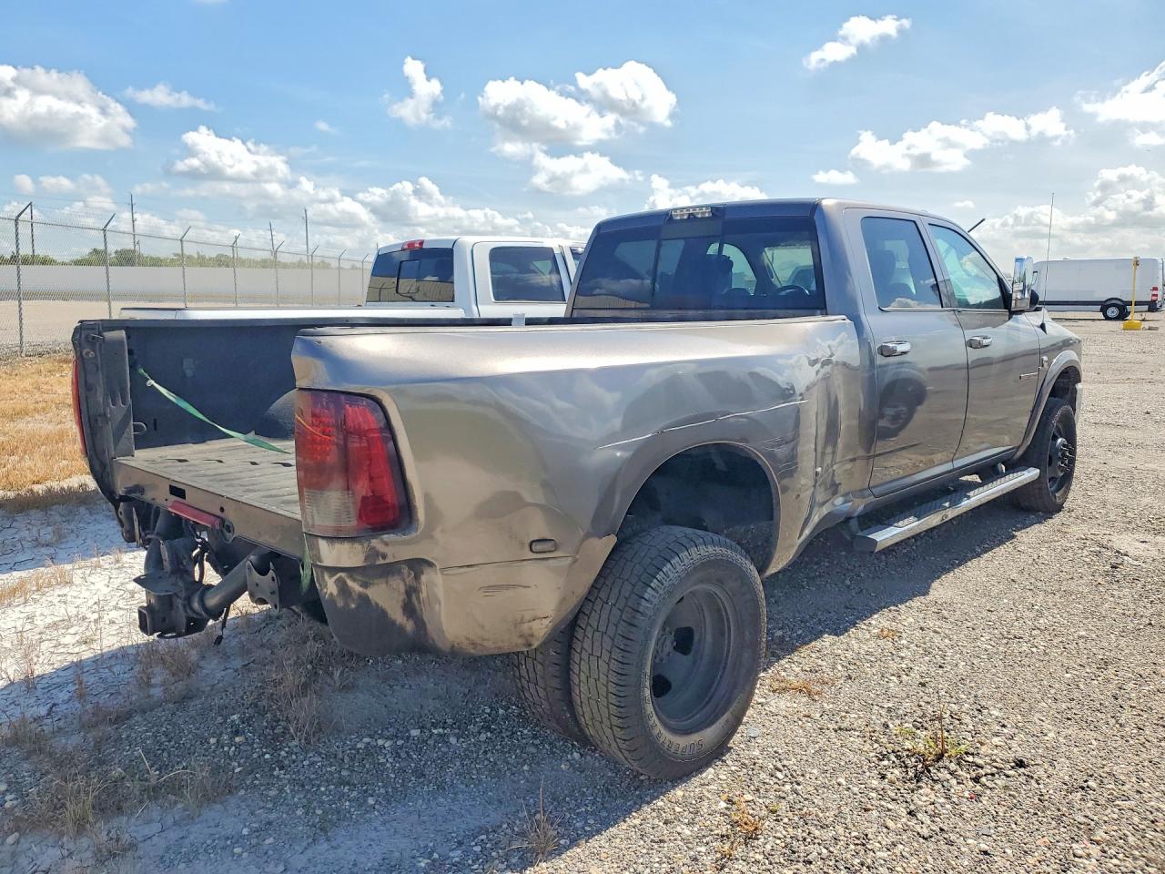 2017 RAM 3500 LARAMIE — снимка 3