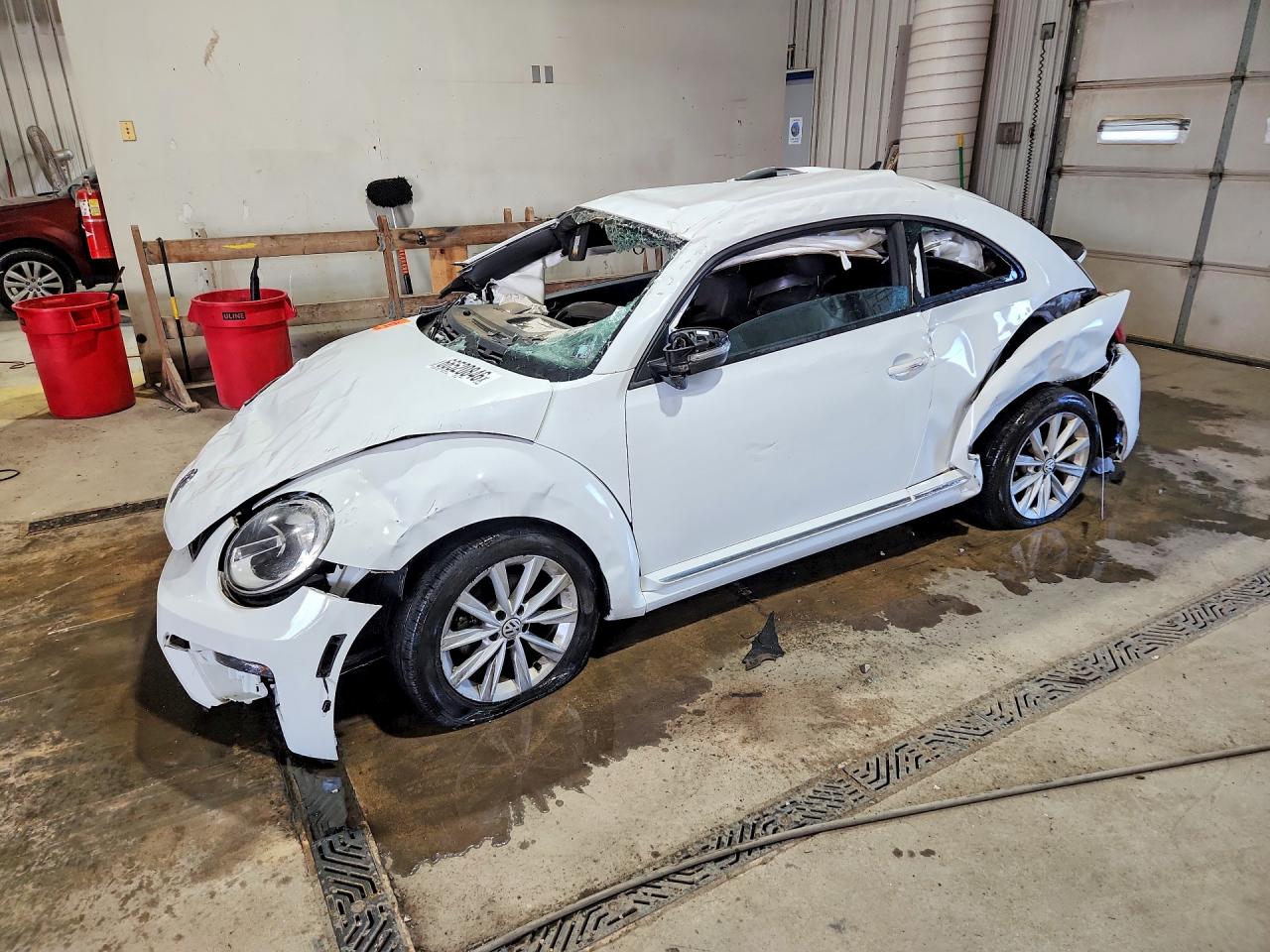 2018 VOLKSWAGEN BEETLE S