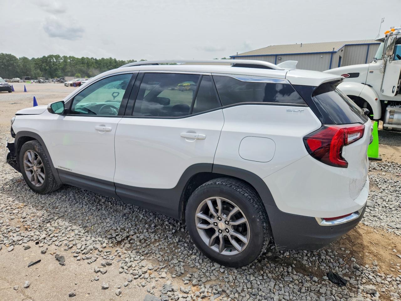 2022 GMC TERRAIN SLT — снимка 2