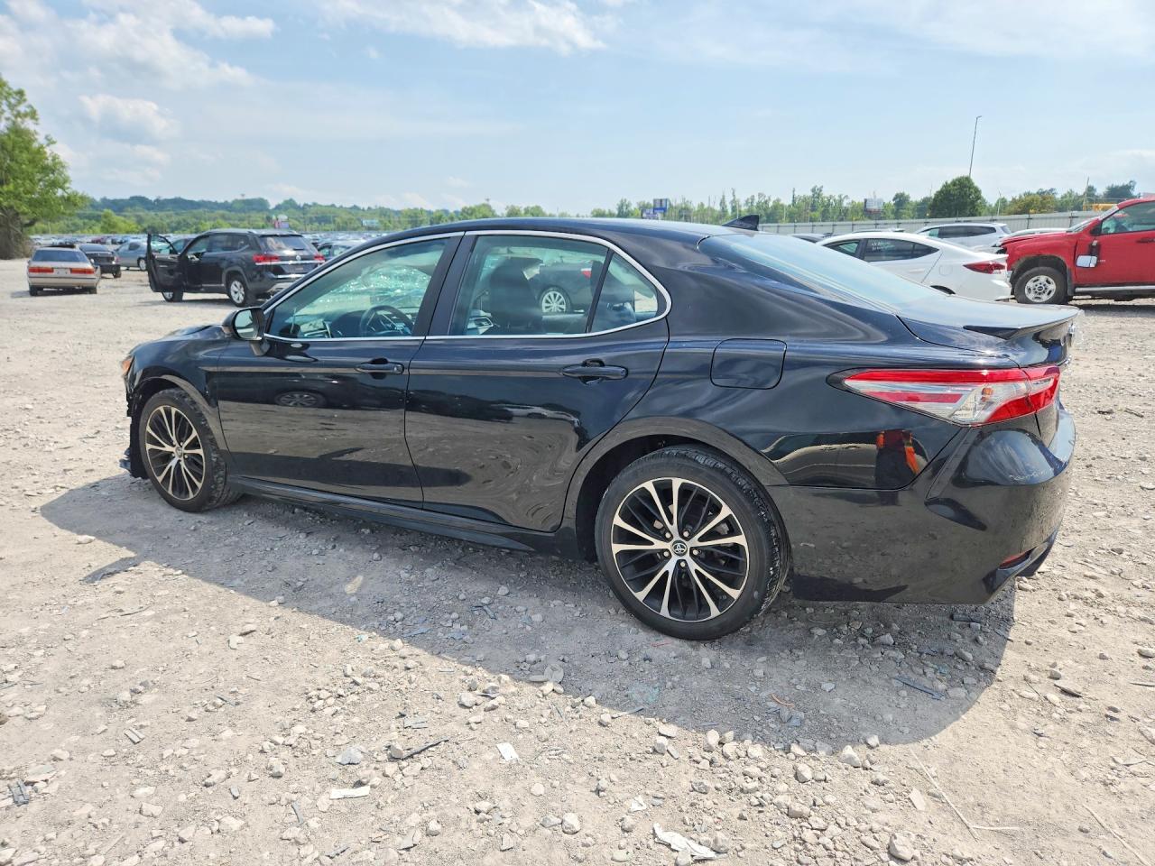 2019 TOYOTA CAMRY SE — снимка 2