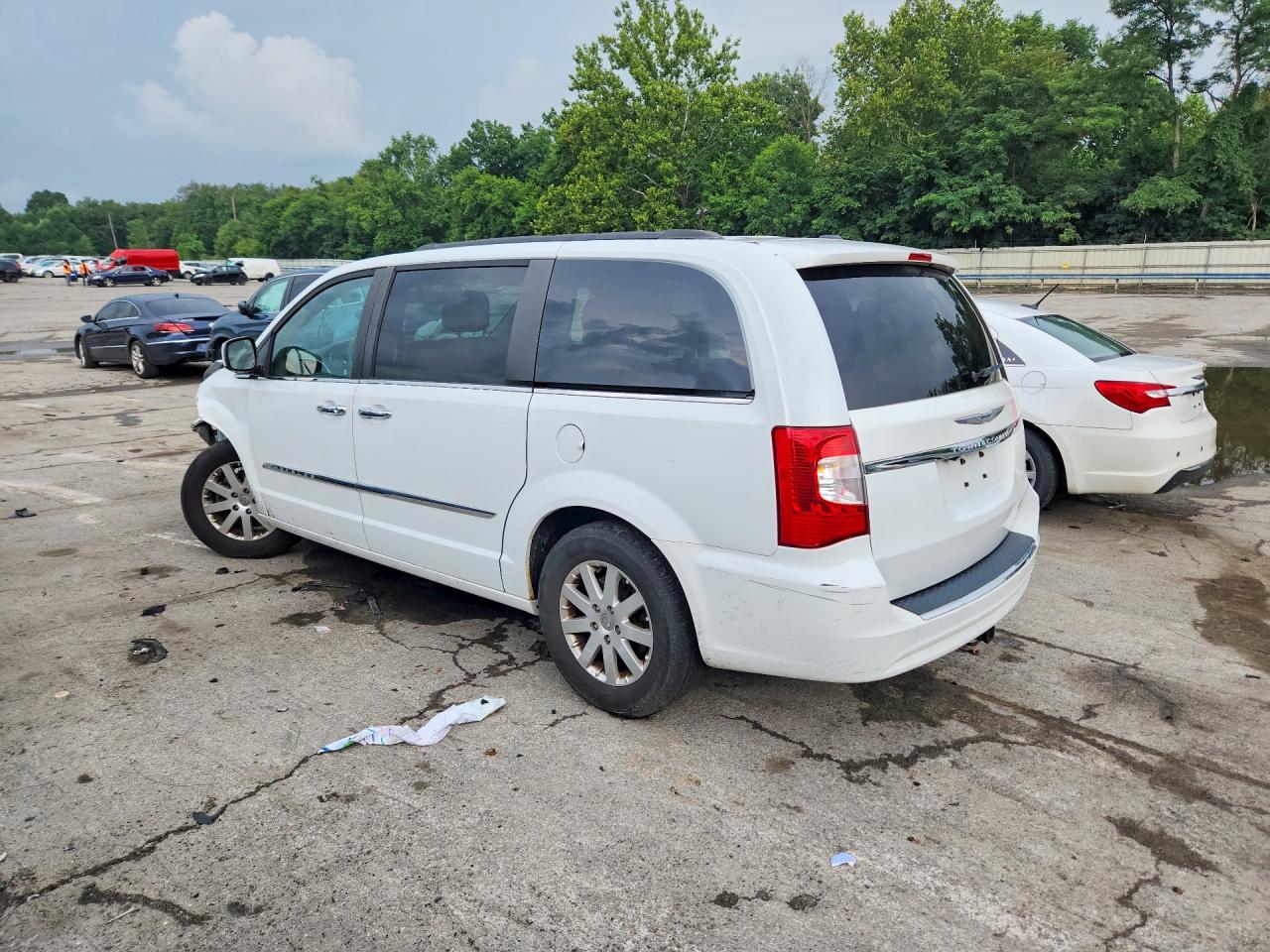 2015 CHRYSLER TOWN & COUNTRY TOURING — снимка 2