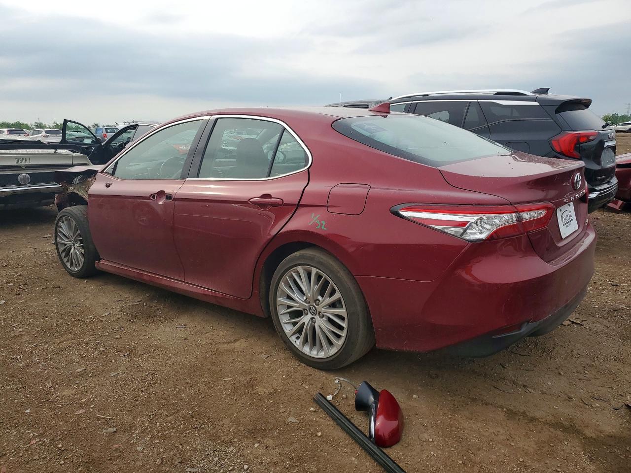 2019 TOYOTA CAMRY XLE — снимка 2