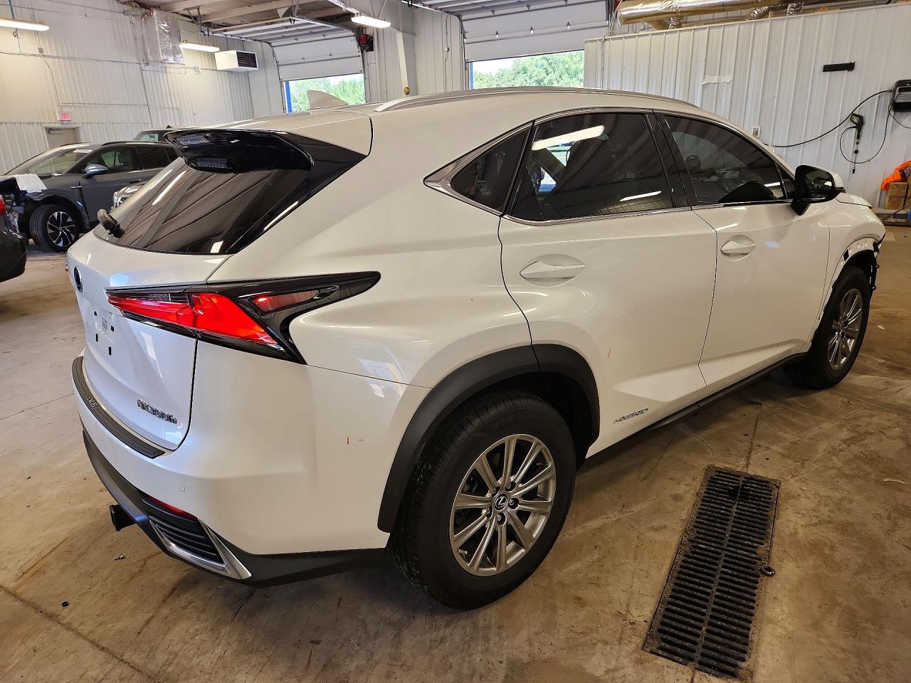 2021 LEXUS NX 300H BASE — снимка 3