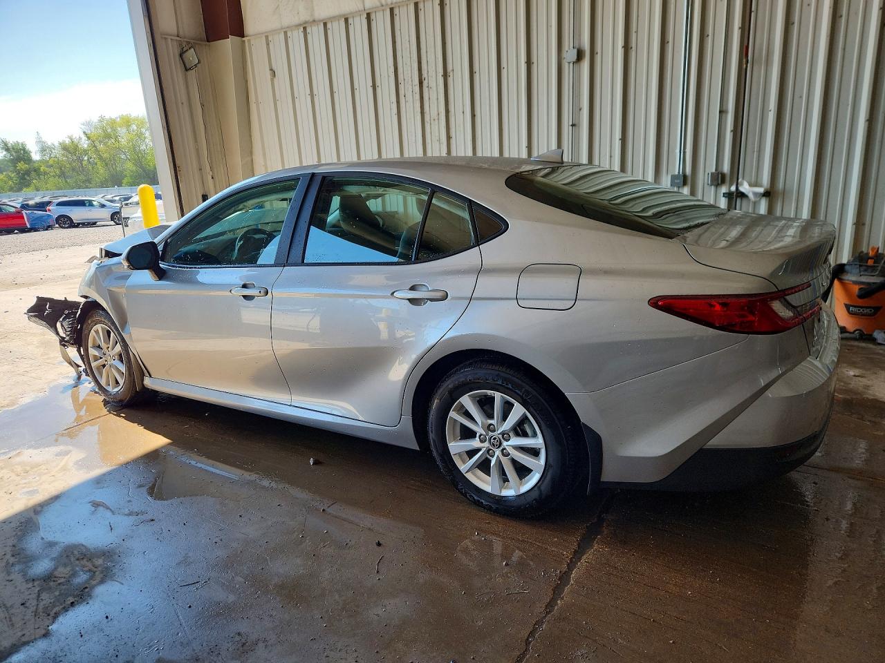 2025 TOYOTA CAMRY LE — снимка 2