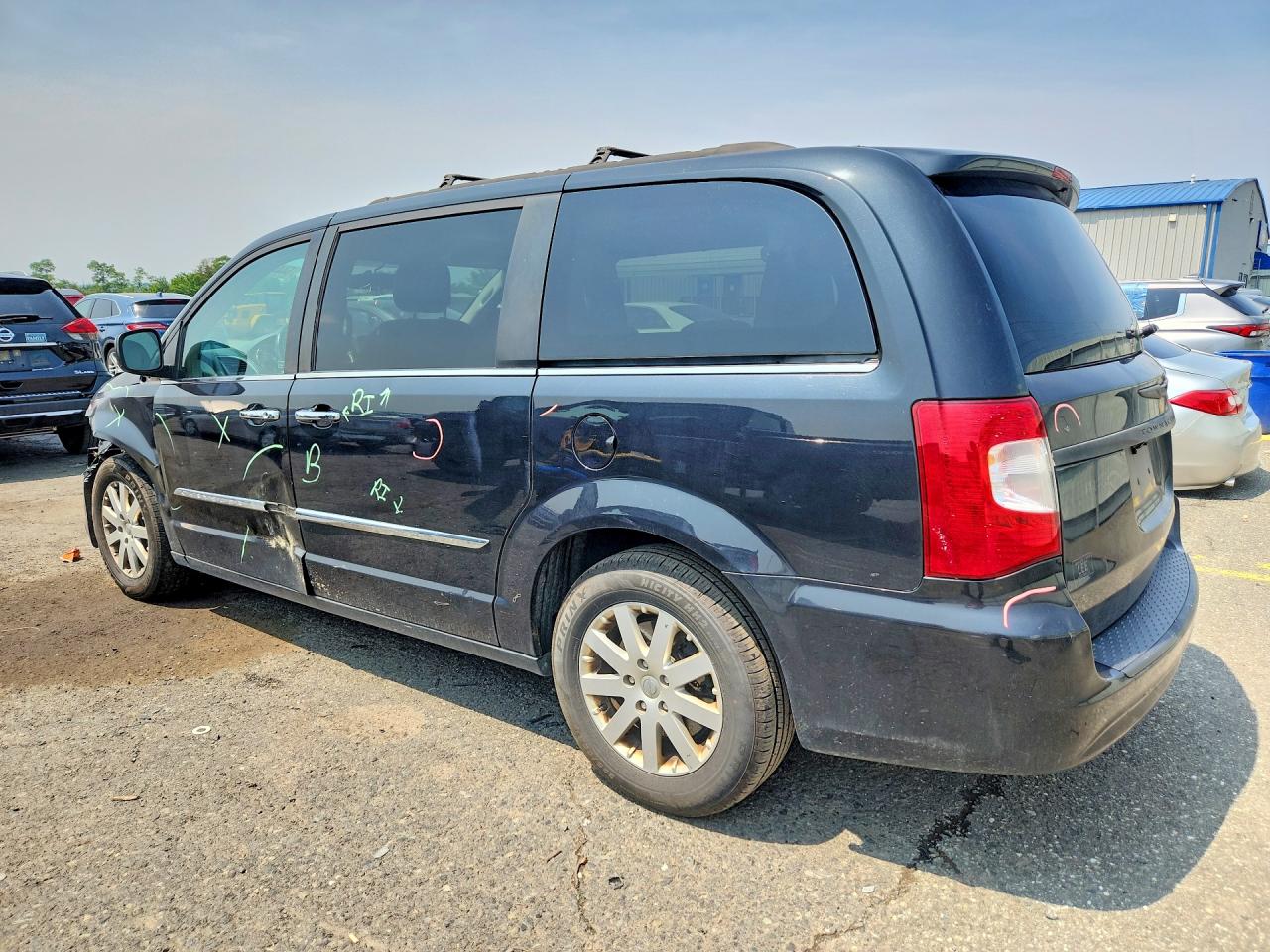 2015 CHRYSLER TOWN & COUNTRY TOURING — снимка 2
