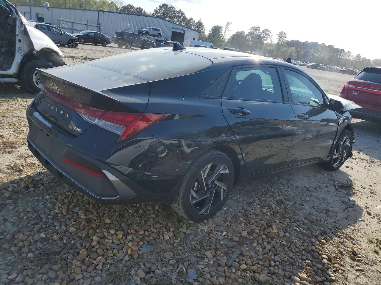 2025 HYUNDAI ELANTRA HYBRID SEL SPORT — снимка 3
