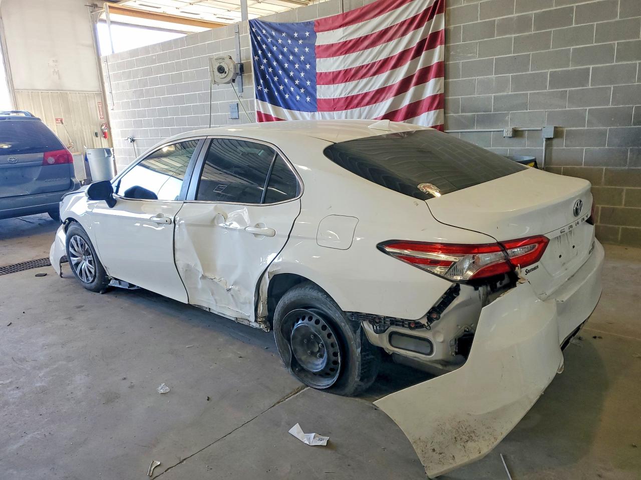 2020 TOYOTA CAMRY LE — снимка 2