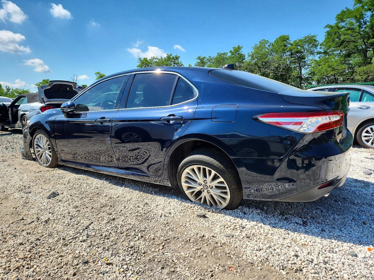 2018 TOYOTA CAMRY XLE V6 — снимка 2