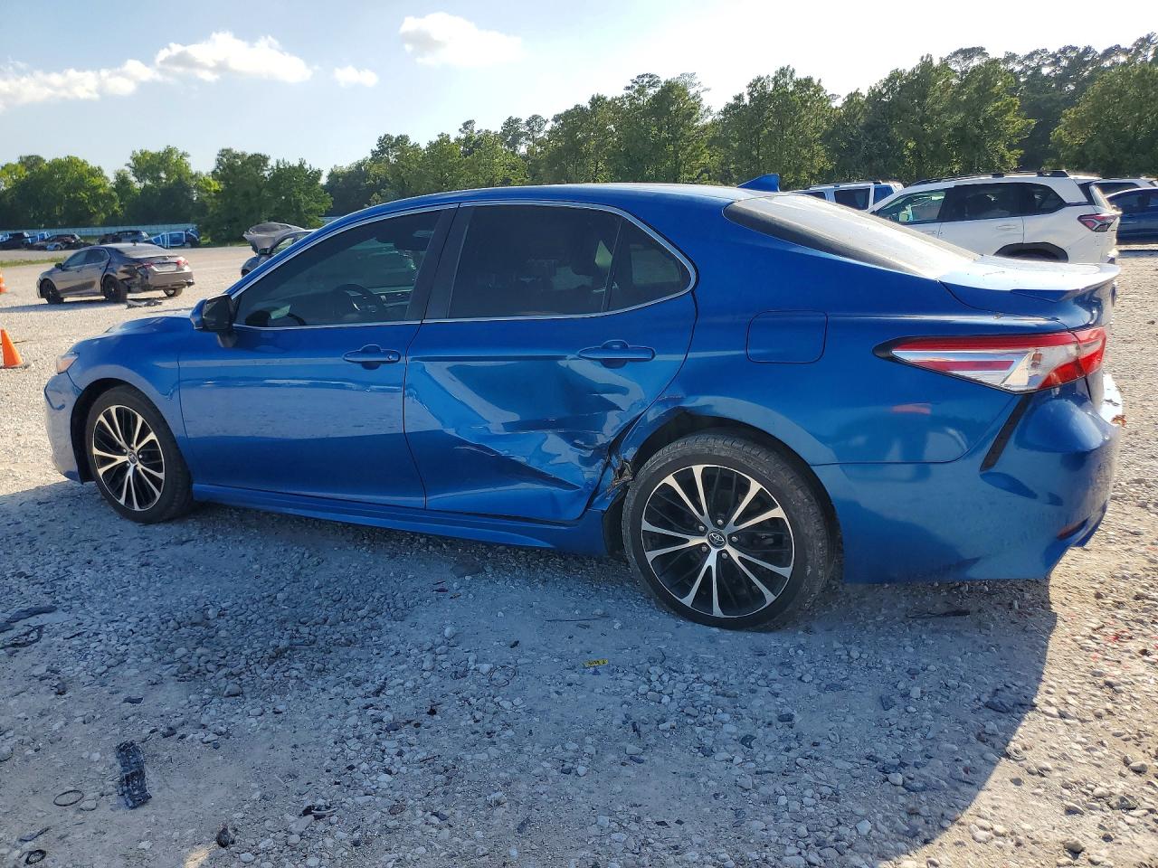 2020 TOYOTA CAMRY SE — снимка 2