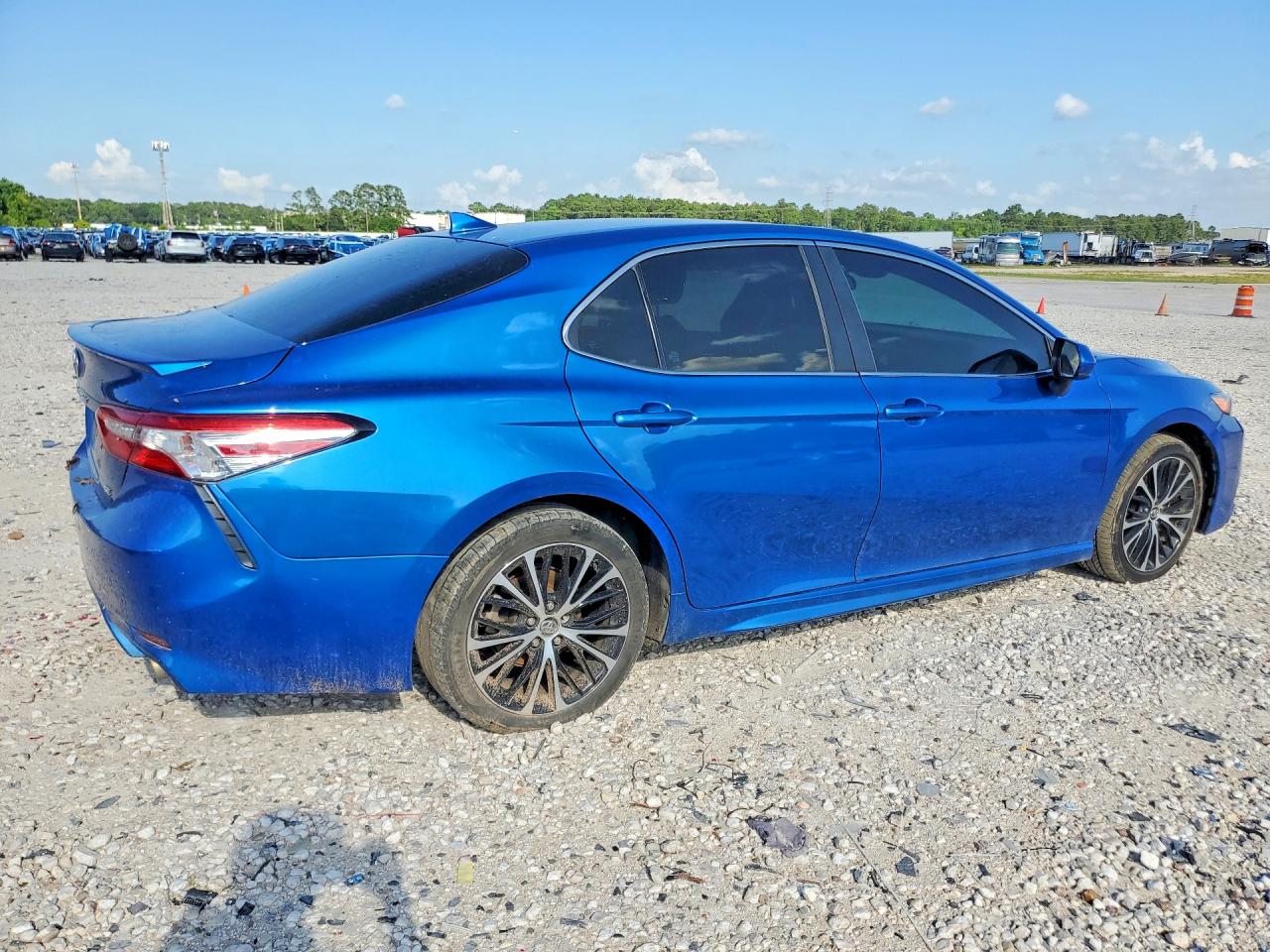 2020 TOYOTA CAMRY SE — снимка 3