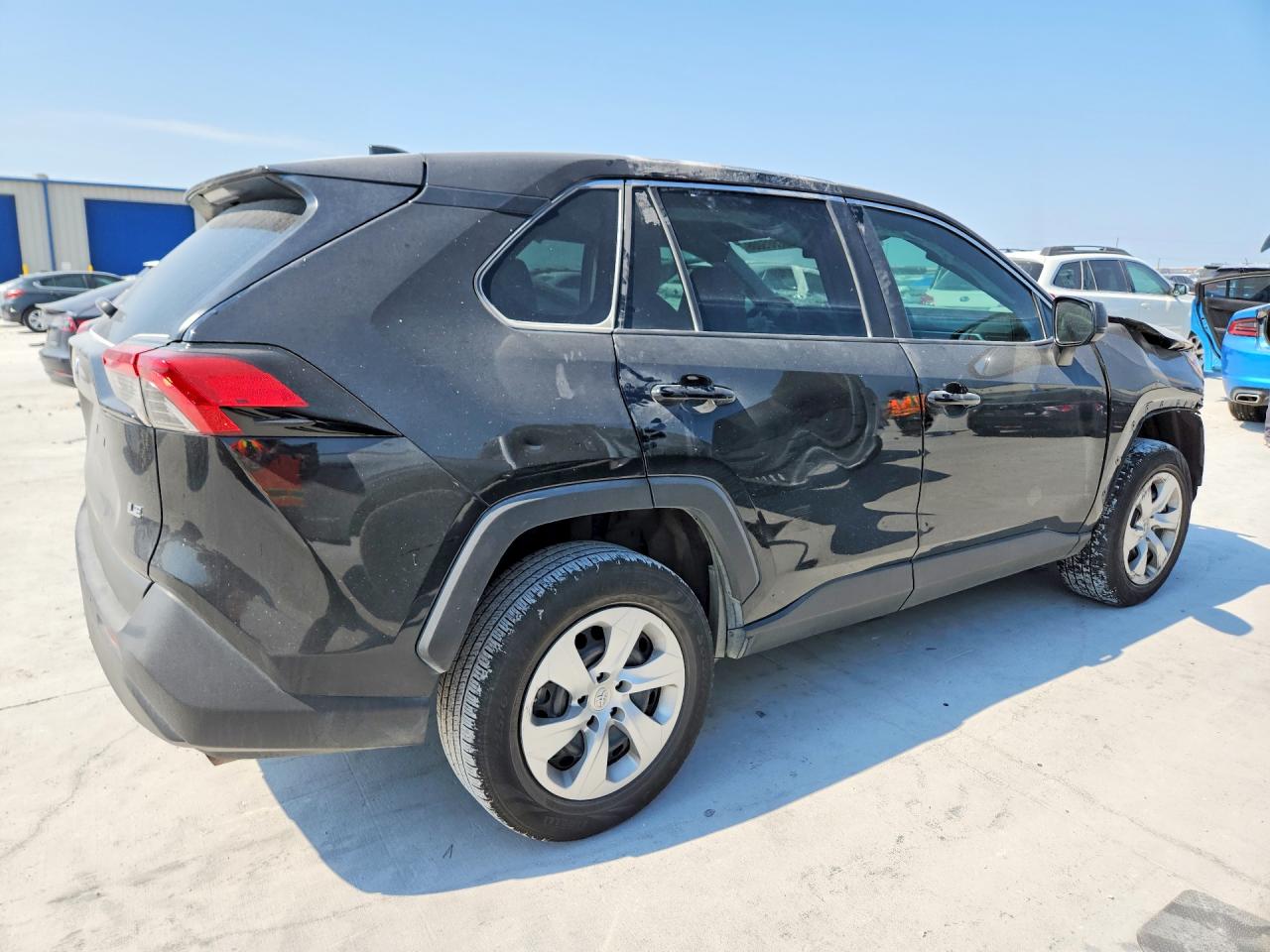 2022 TOYOTA RAV4 LE — снимка 3