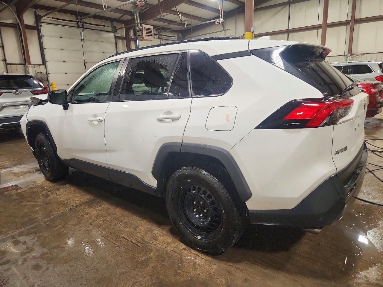 2020 TOYOTA RAV4 LE — снимка 2