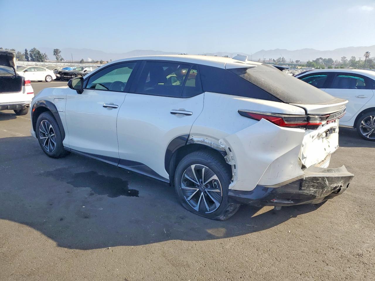 2024 LEXUS RZ 300E — снимка 2