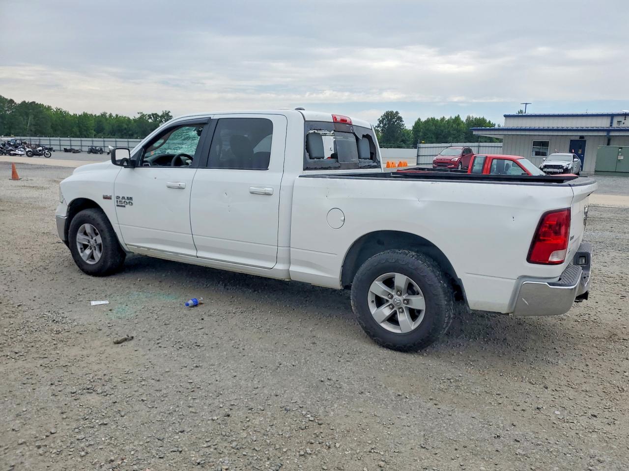 2019 RAM 1500 CLASSIC SLT — снимка 2