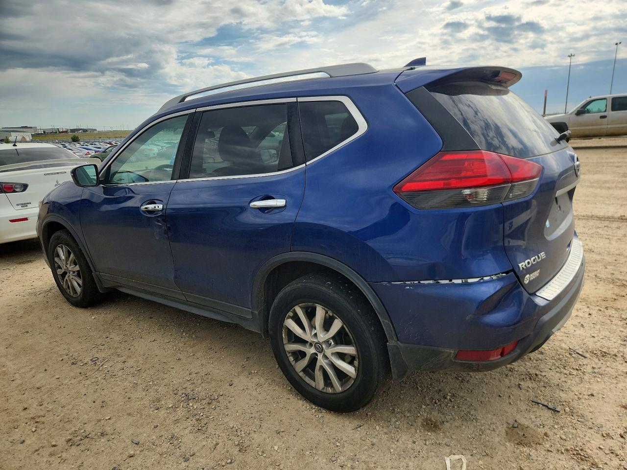2017 NISSAN ROGUE SV — снимка 2