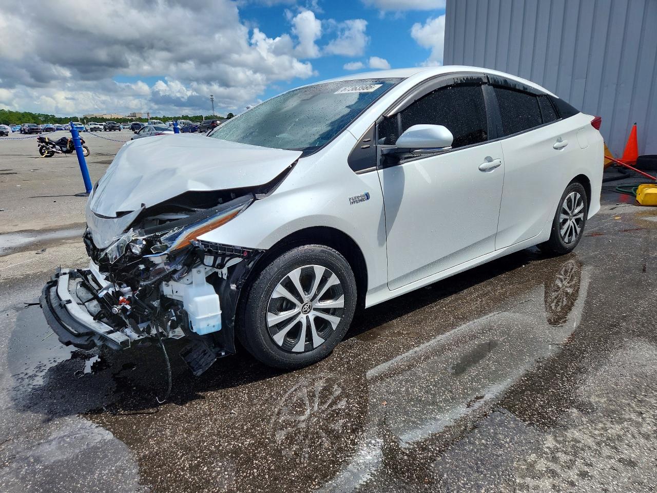 2022 TOYOTA PRIUS PRIME LE