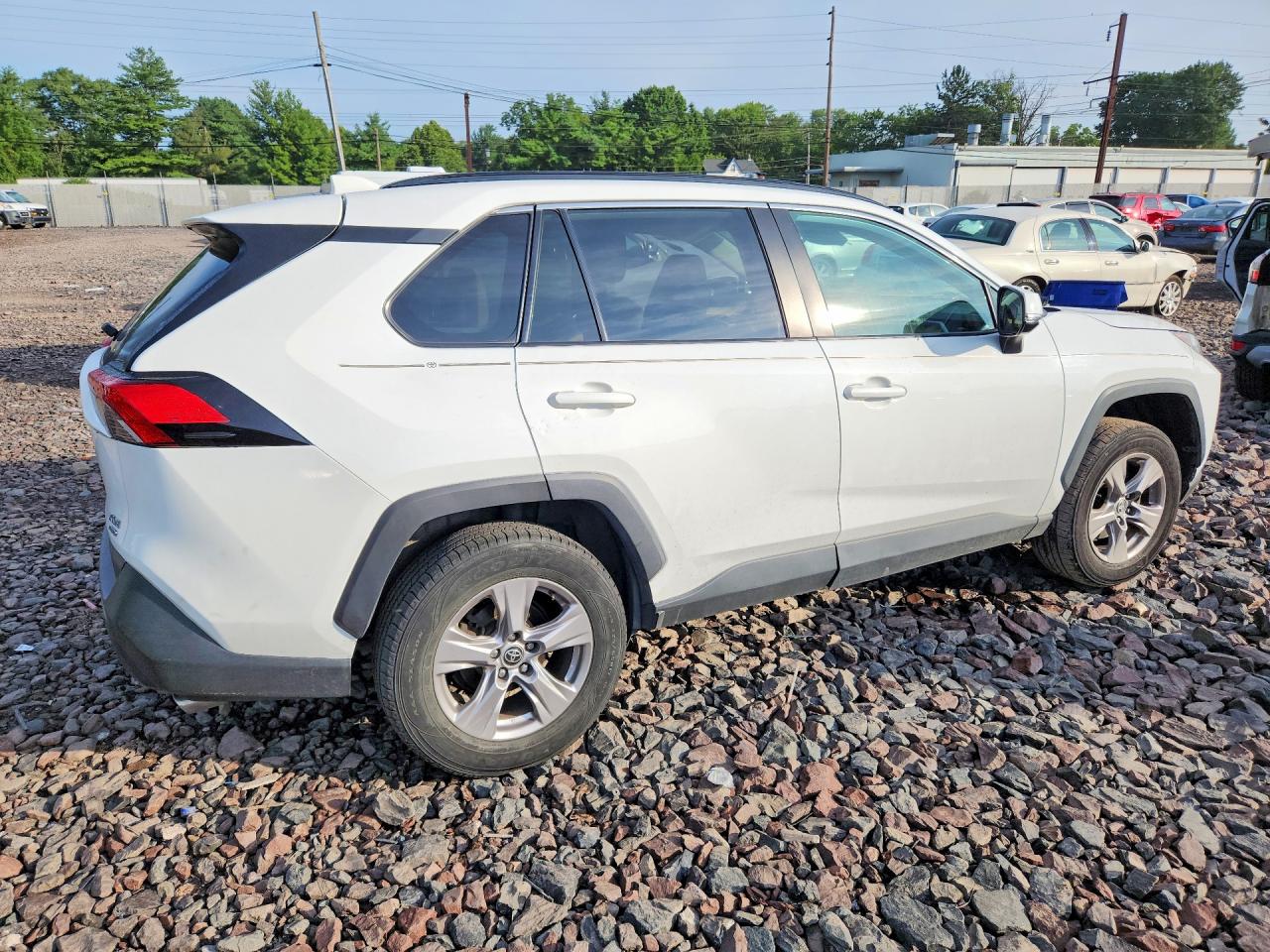 2022 TOYOTA RAV4 XLE — снимка 3
