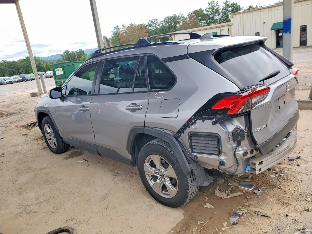 2020 TOYOTA RAV4 XLE — снимка 2