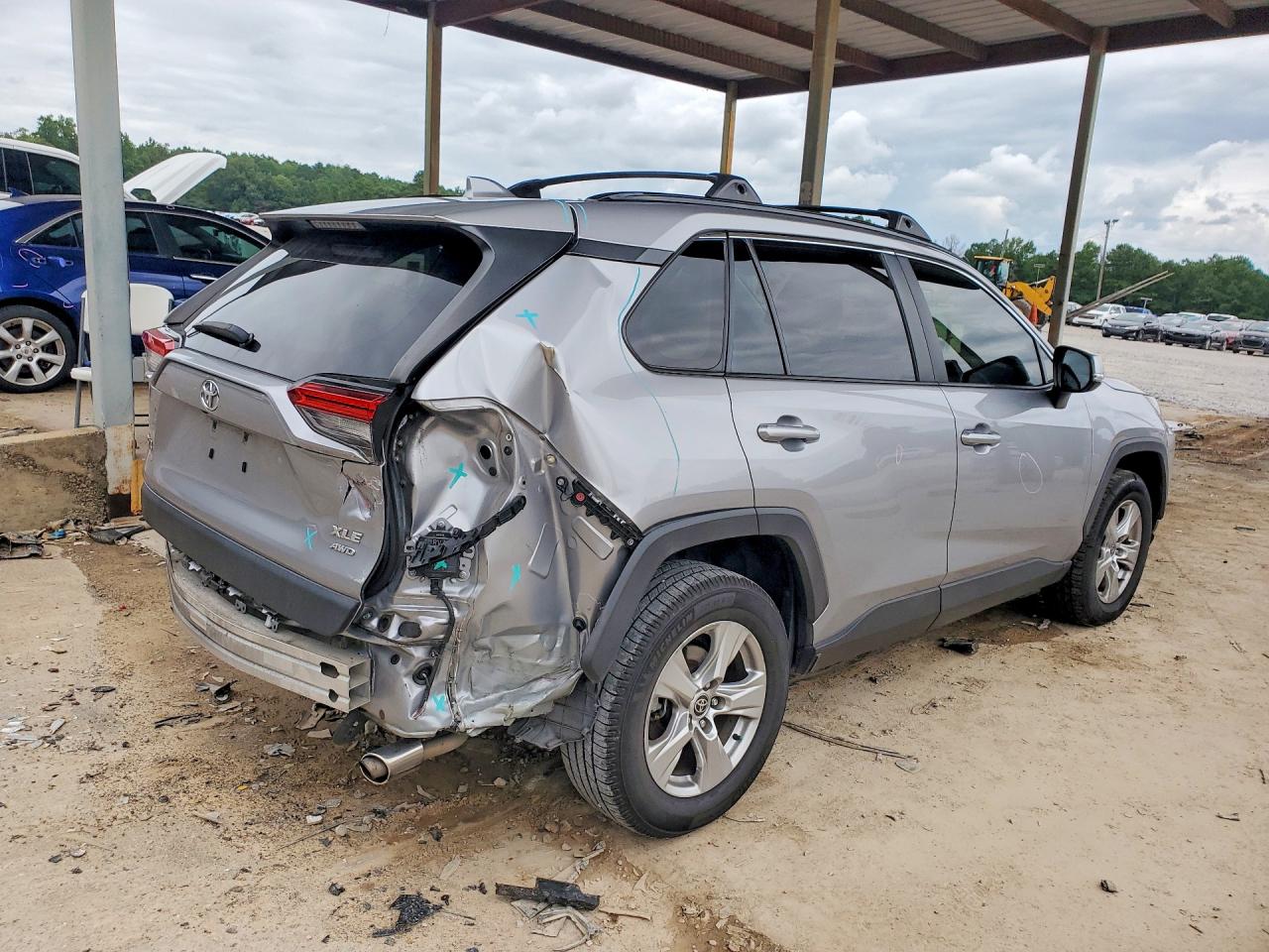 2020 TOYOTA RAV4 XLE — снимка 3