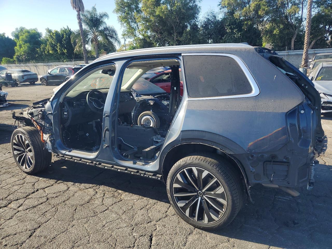 2025 VOLVO XC90 ULTRA — снимка 2