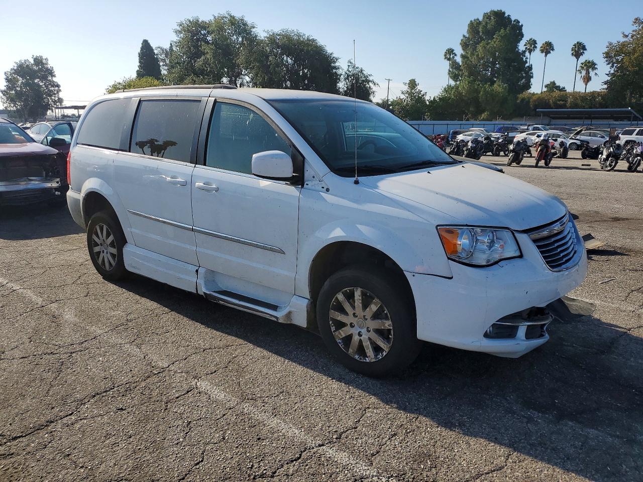 2015 CHRYSLER TOWN & COUNTRY TOURING — снимка 4
