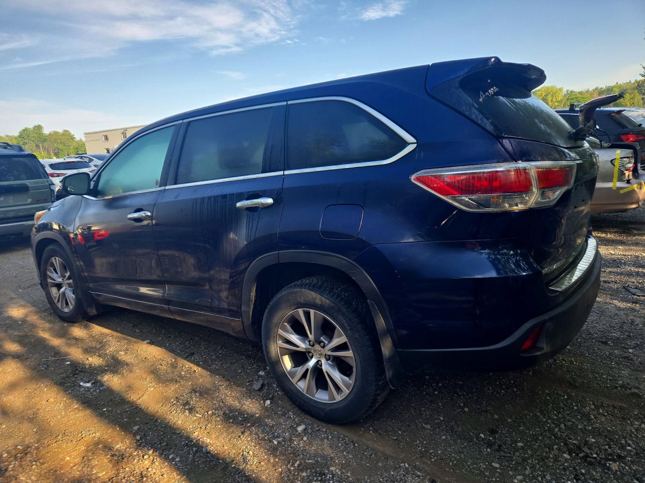 2015 TOYOTA HIGHLANDER LE — снимка 2