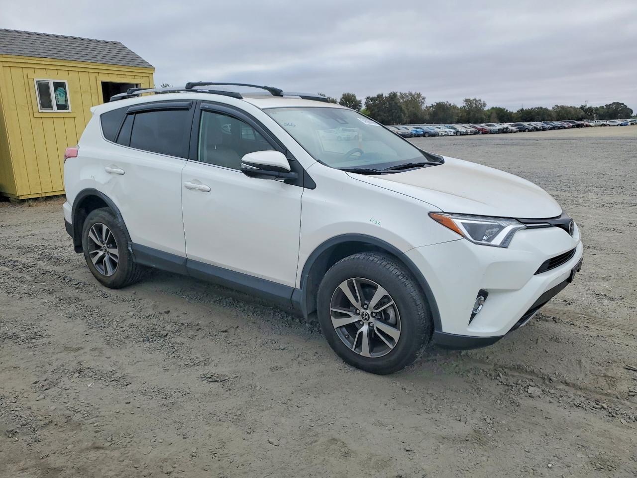 2017 TOYOTA RAV4 XLE — снимка 4