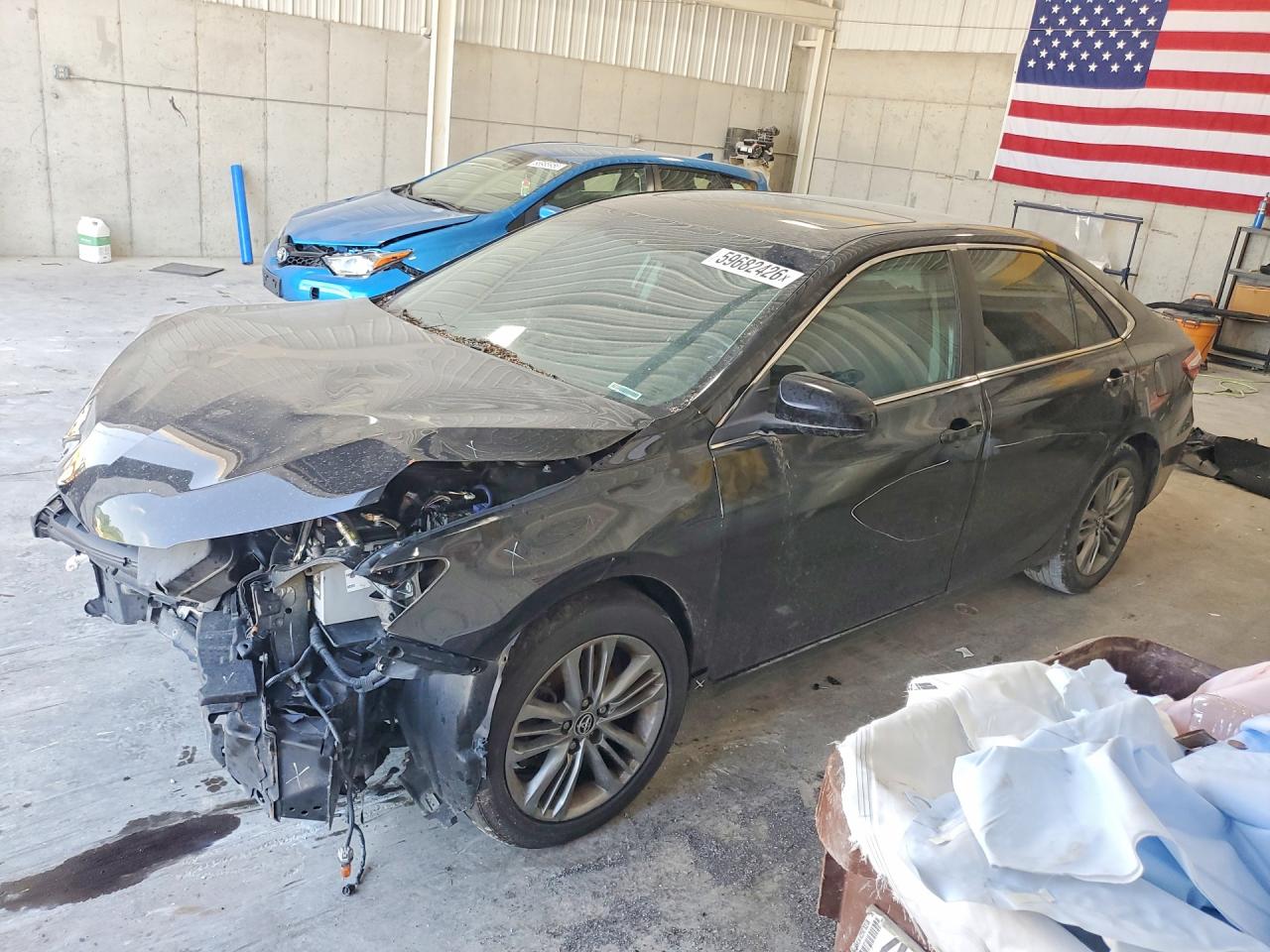 2016 TOYOTA CAMRY SE