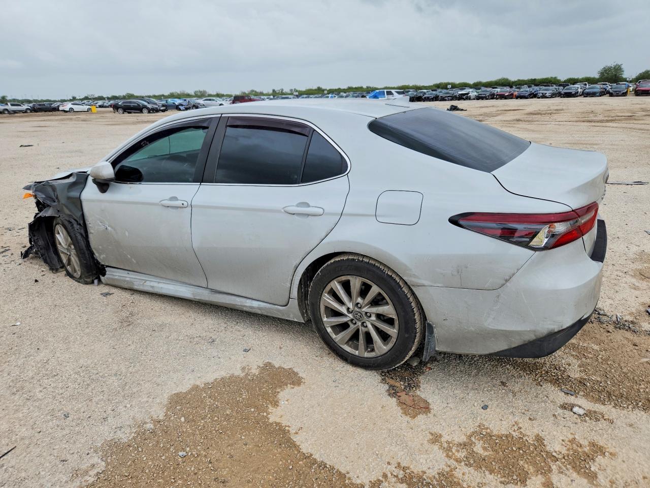 2022 TOYOTA CAMRY LE — снимка 2