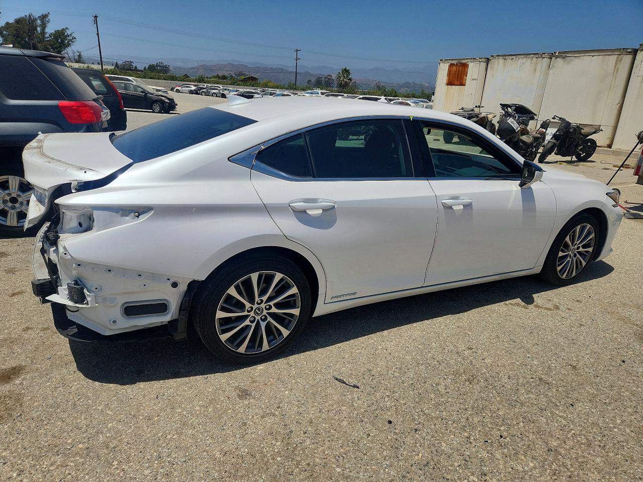 2019 LEXUS ES 300H — снимка 3