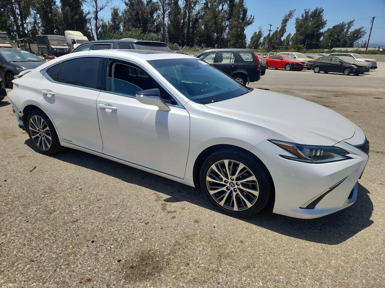 2019 LEXUS ES 300H — снимка 4