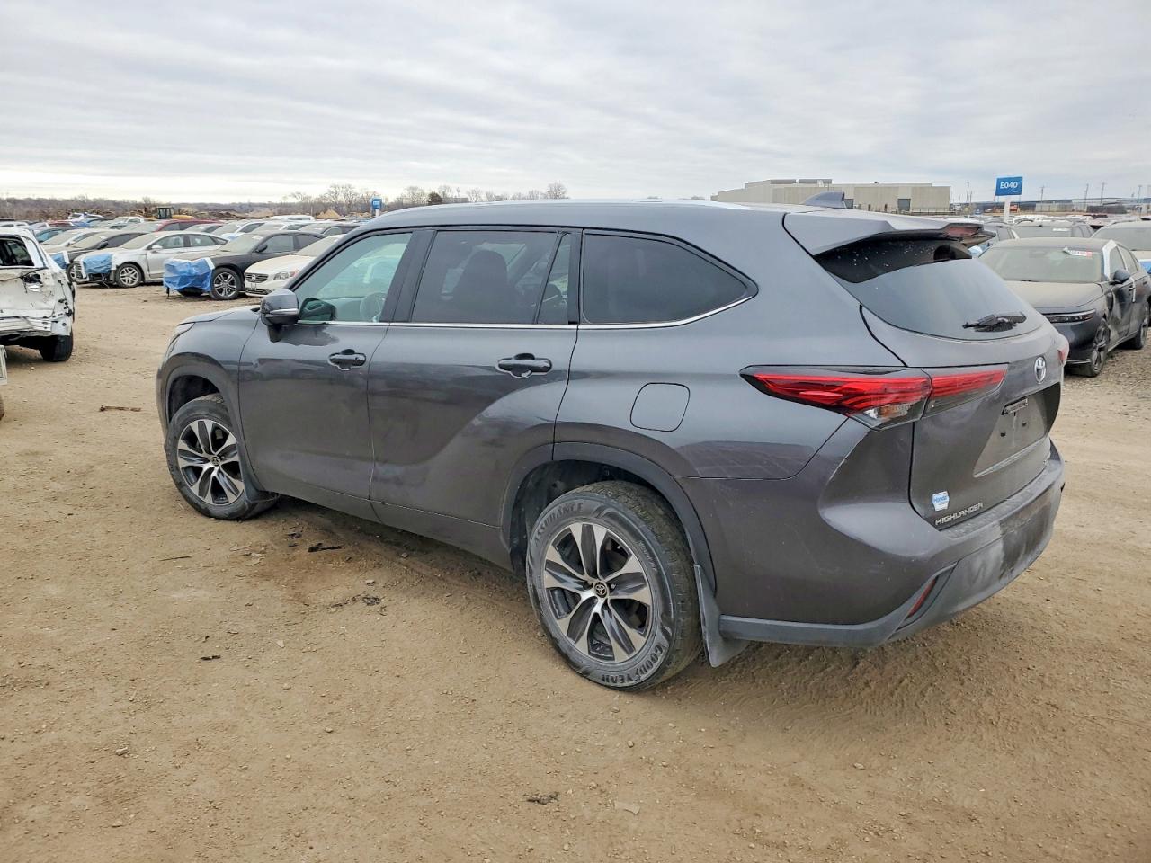 2022 TOYOTA HIGHLANDER XLE — снимка 2