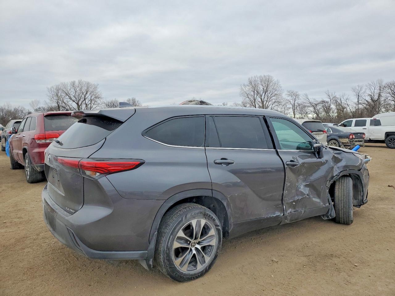 2022 TOYOTA HIGHLANDER XLE — снимка 3