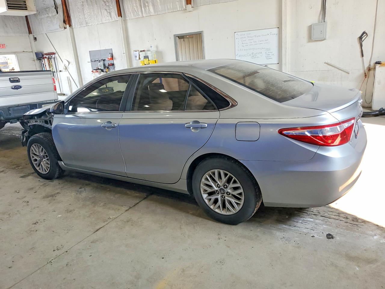 2017 TOYOTA CAMRY LE — снимка 2