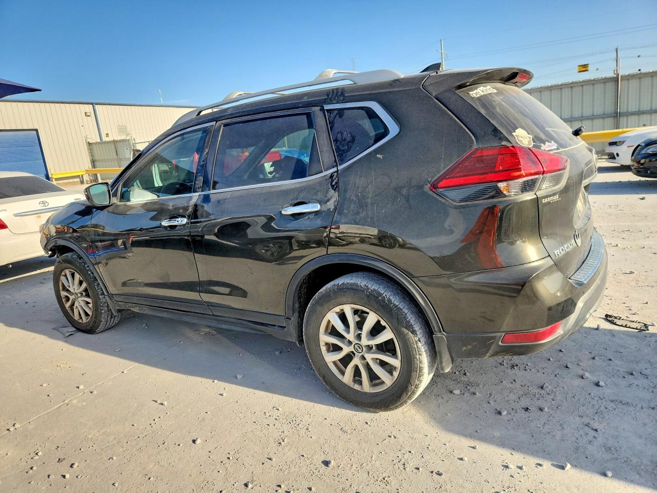 2017 NISSAN ROGUE SV — снимка 2
