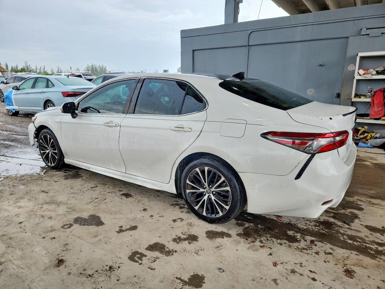 2019 TOYOTA CAMRY SE — снимка 2